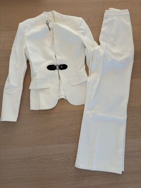 Commense Women's White Two-Piece Blazer and Pants Set with Black Buckle